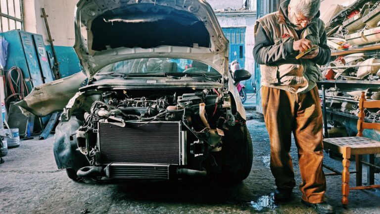 Redémarrer une voiture arrêtée depuis 5 ans : le guide sans casse (2026)