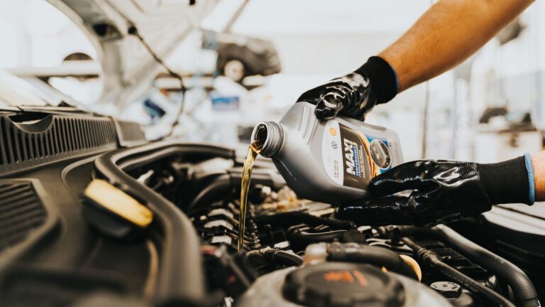Différence entre l&rsquo;huile 10W40 pour essence et diesel : le guide 2026